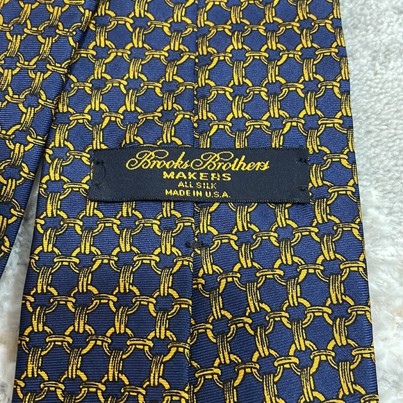 Beautiful Brooks Brothers Classic Chain Pattern Tie - Picture 2 of 4